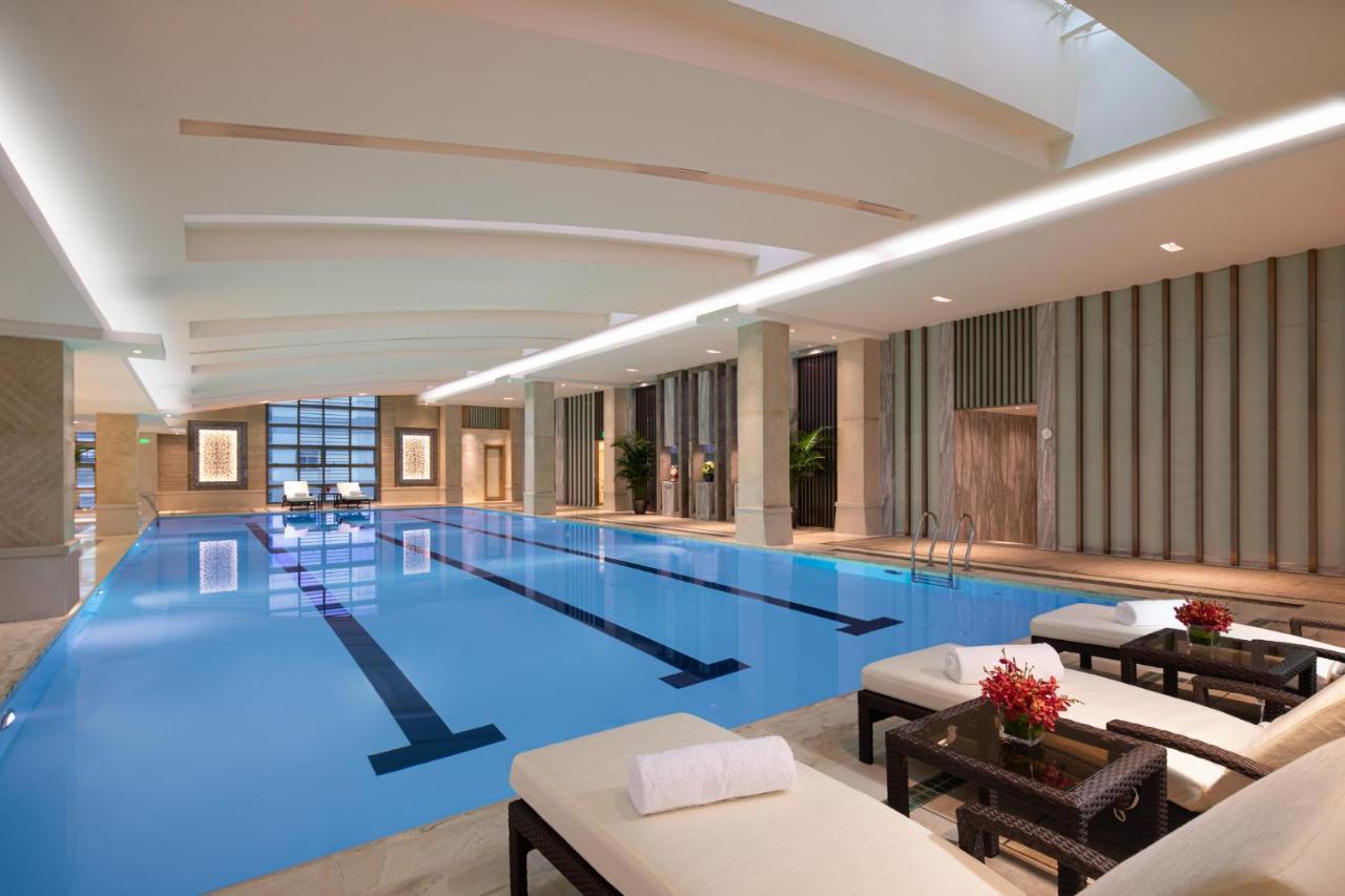 Crowne Plaza Shanghai Nanjing Road By Ihg Eksteriør billede The pool at the spa