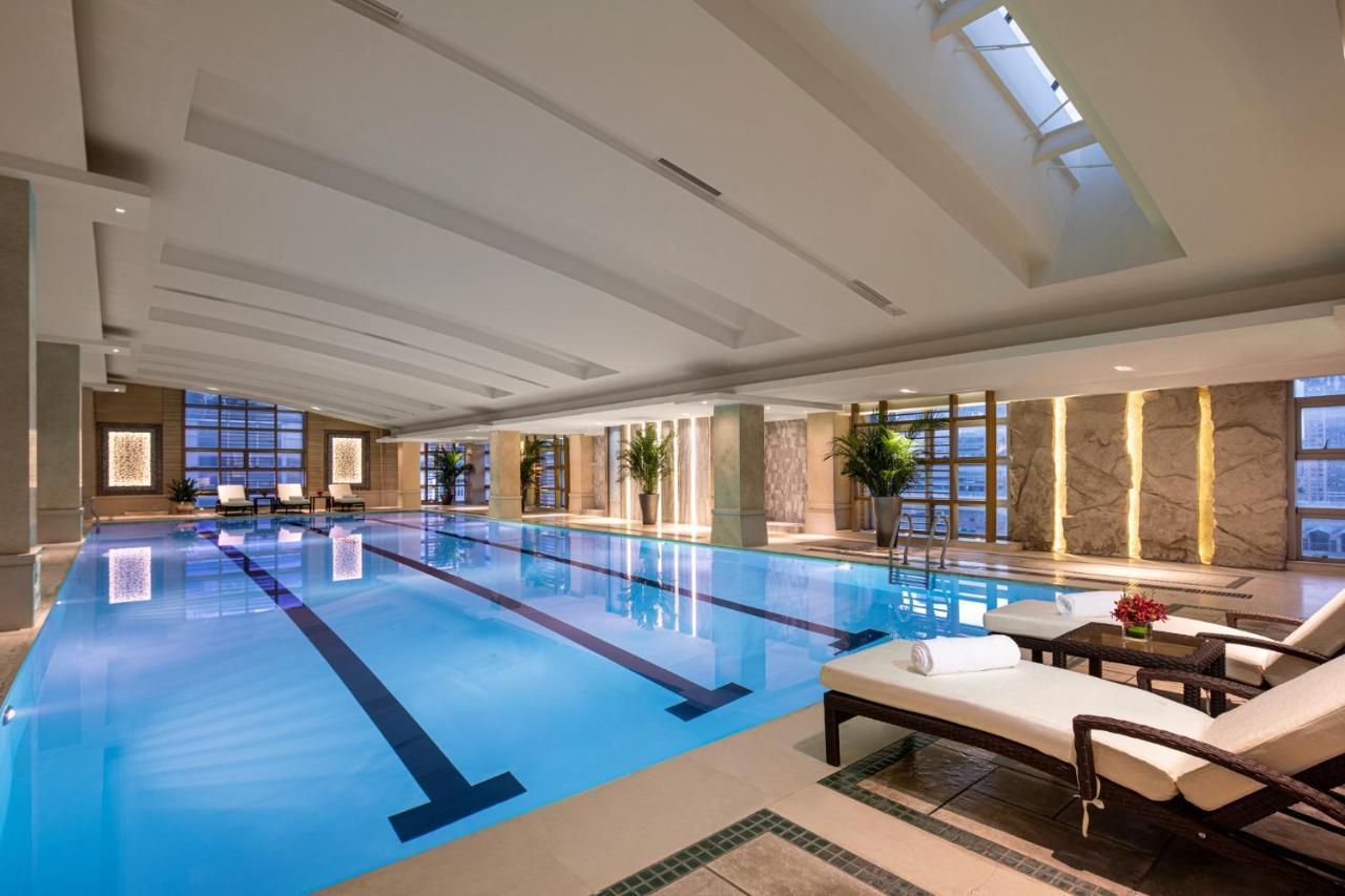 Crowne Plaza Shanghai Nanjing Road By Ihg Eksteriør billede The pool at the Mandarin Oriental, Beijing