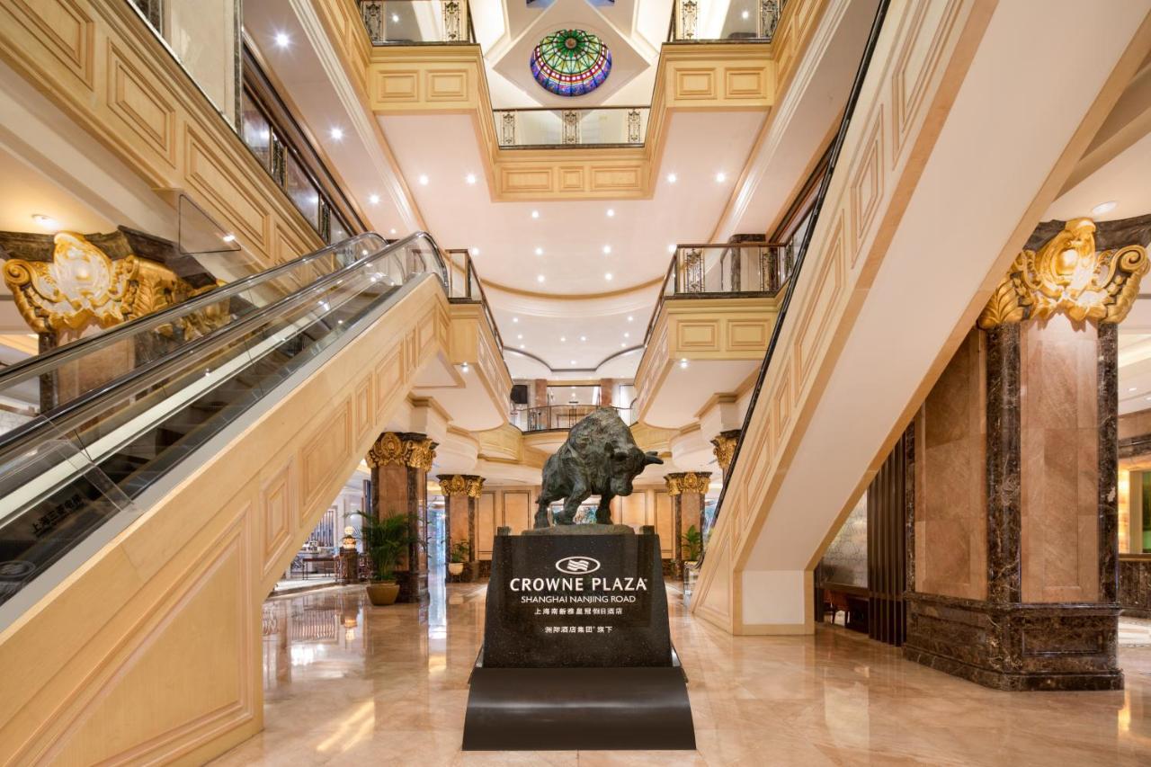 Crowne Plaza Shanghai Nanjing Road By Ihg Eksteriør billede The Crown Plaza Hotel