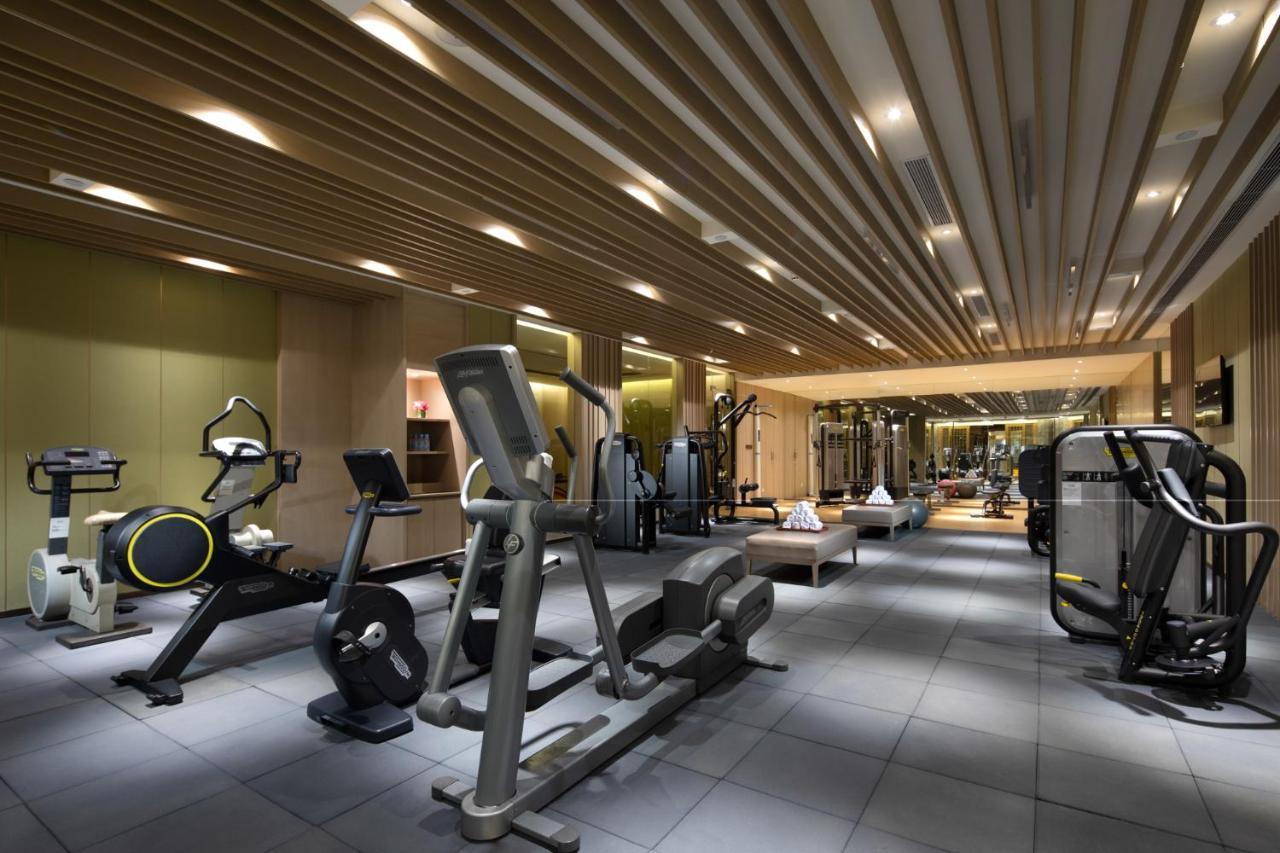 Crowne Plaza Shanghai Nanjing Road By Ihg Eksteriør billede The gym at The Landmark