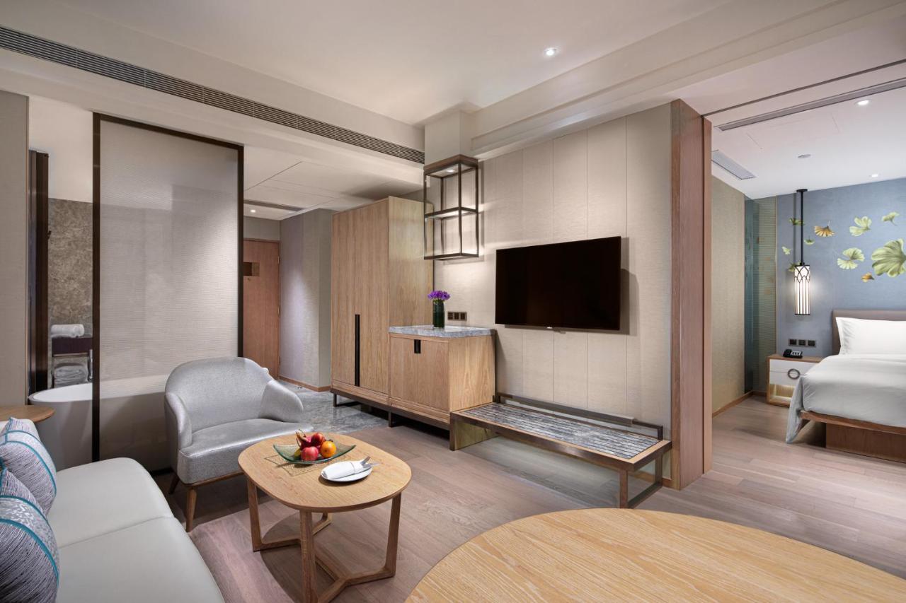 Crowne Plaza Shanghai Nanjing Road By Ihg Eksteriør billede Deluxe Suite
