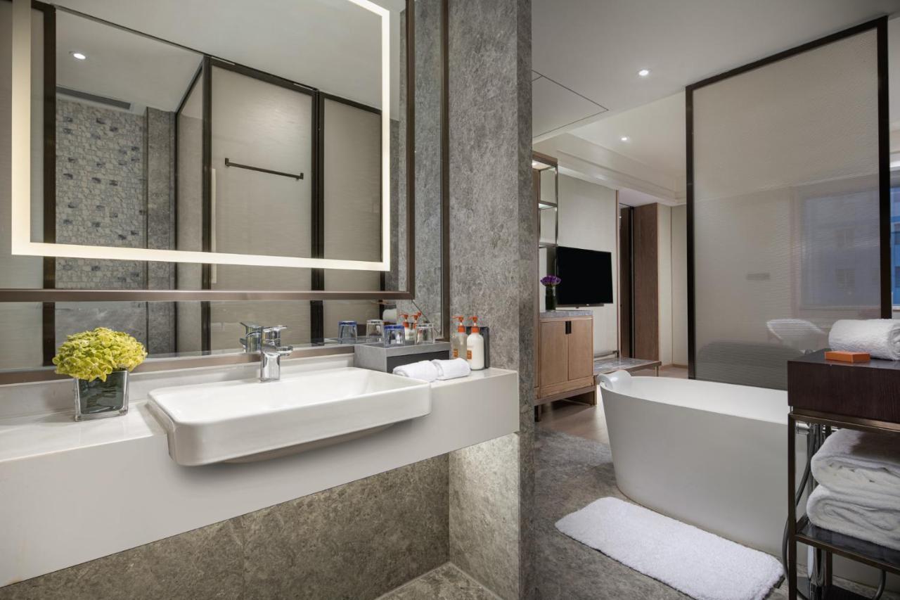 Crowne Plaza Shanghai Nanjing Road By Ihg Eksteriør billede Bathroom