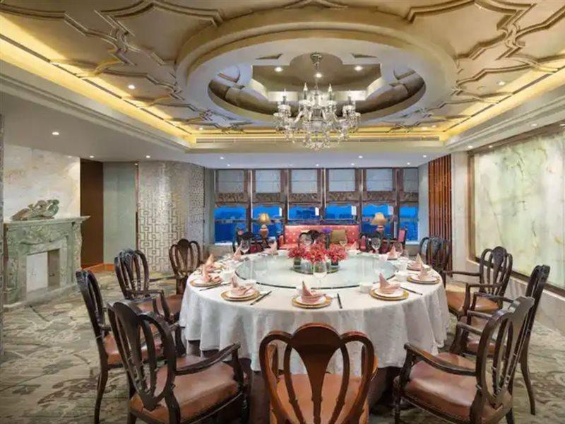 Crowne Plaza Shanghai Nanjing Road By Ihg Eksteriør billede A private dining room at the restaurant