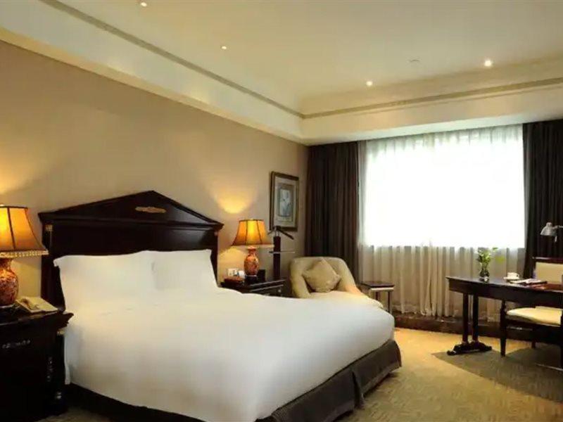 Crowne Plaza Shanghai Nanjing Road By Ihg Eksteriør billede A room at the hotel