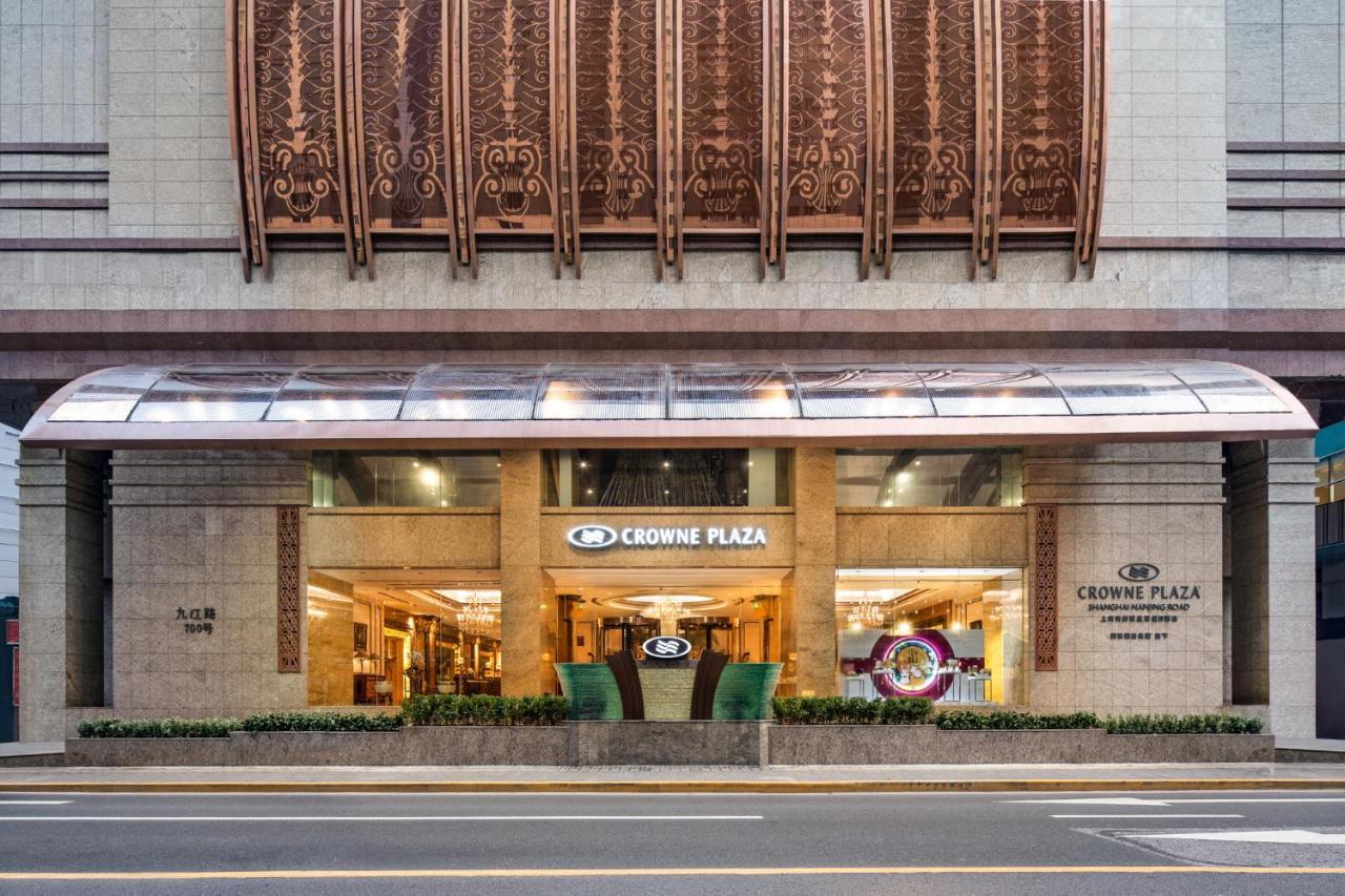 Crowne Plaza Shanghai Nanjing Road By Ihg Eksteriør billede The entrance of the hotel