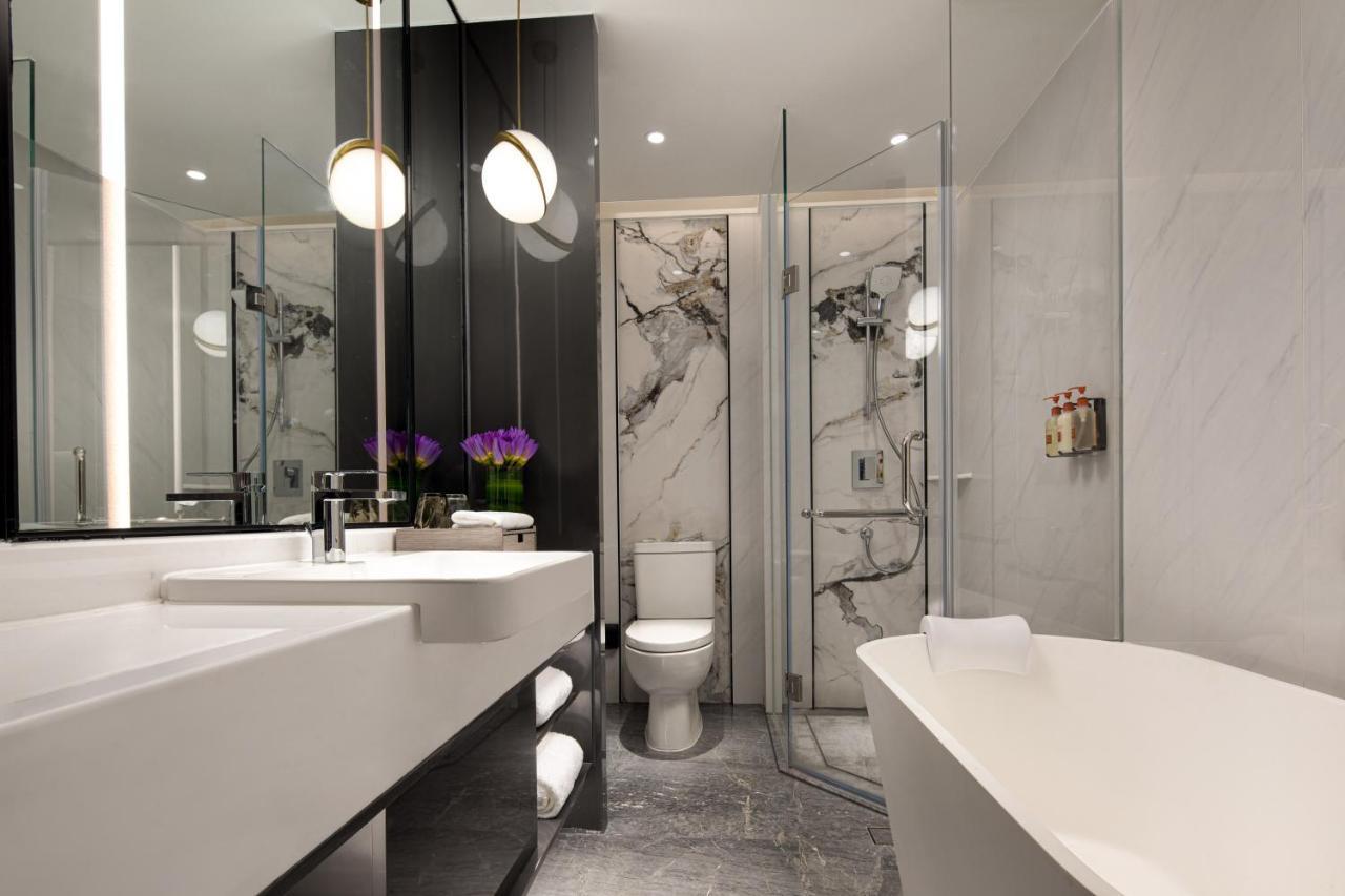 Crowne Plaza Shanghai Nanjing Road By Ihg Eksteriør billede Bathroom