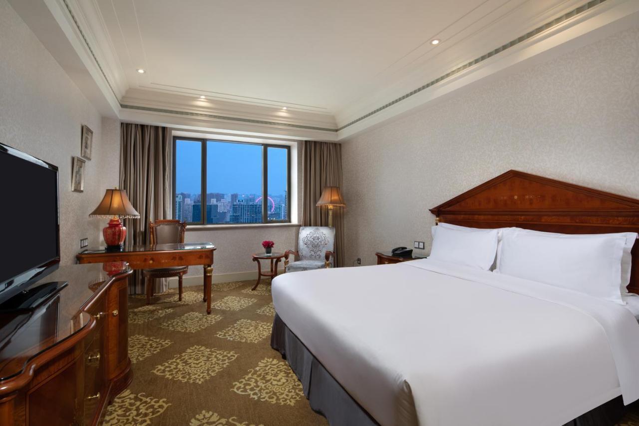 Crowne Plaza Shanghai Nanjing Road By Ihg Eksteriør billede A room at the hotel