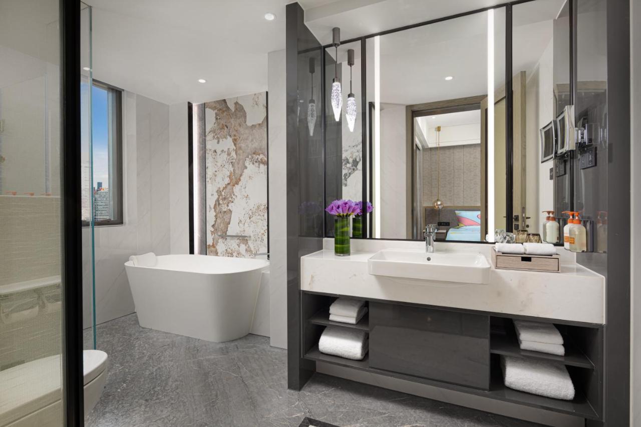 Crowne Plaza Shanghai Nanjing Road By Ihg Eksteriør billede Bathroom