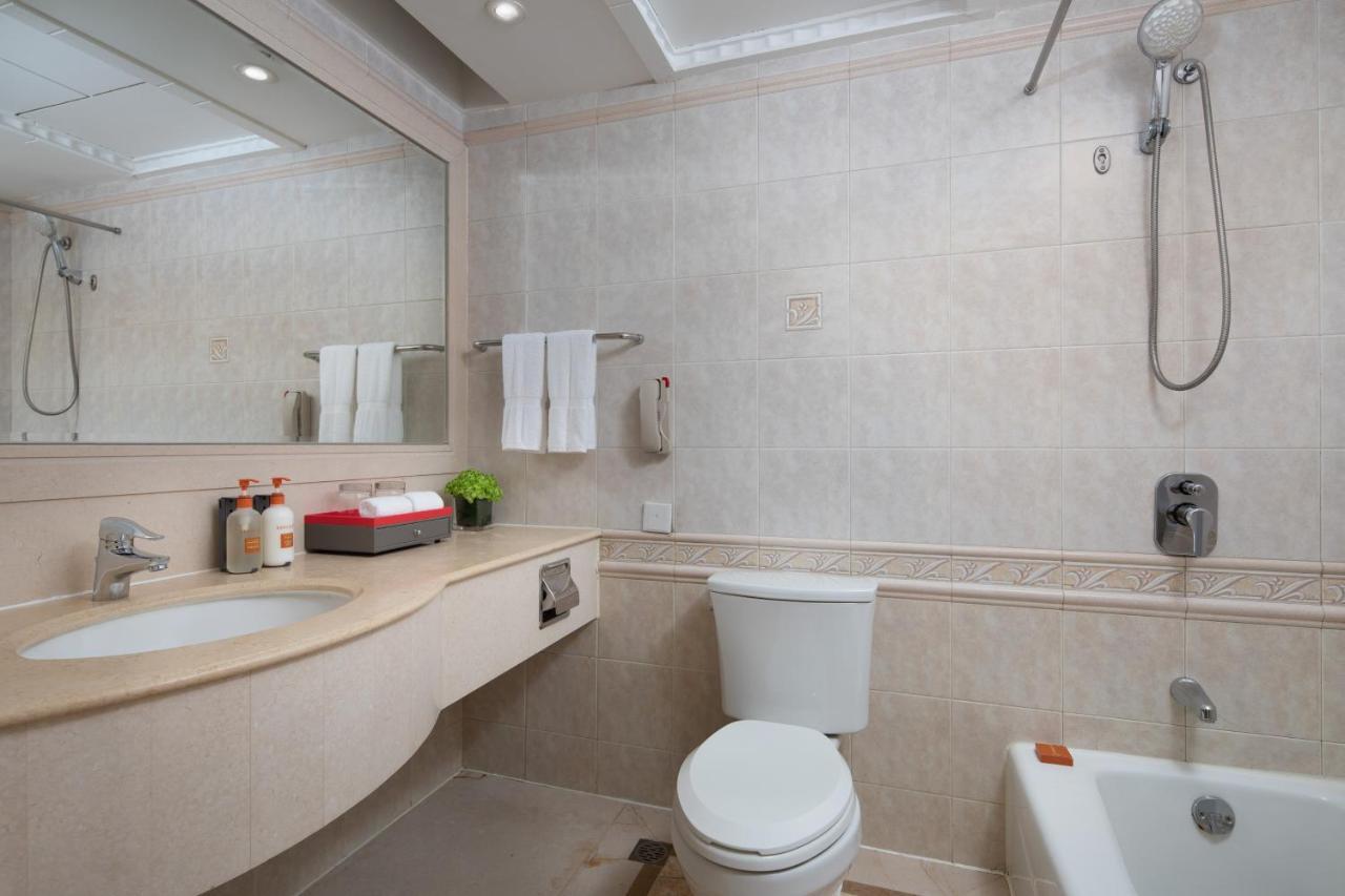 Crowne Plaza Shanghai Nanjing Road By Ihg Eksteriør billede Bathroom