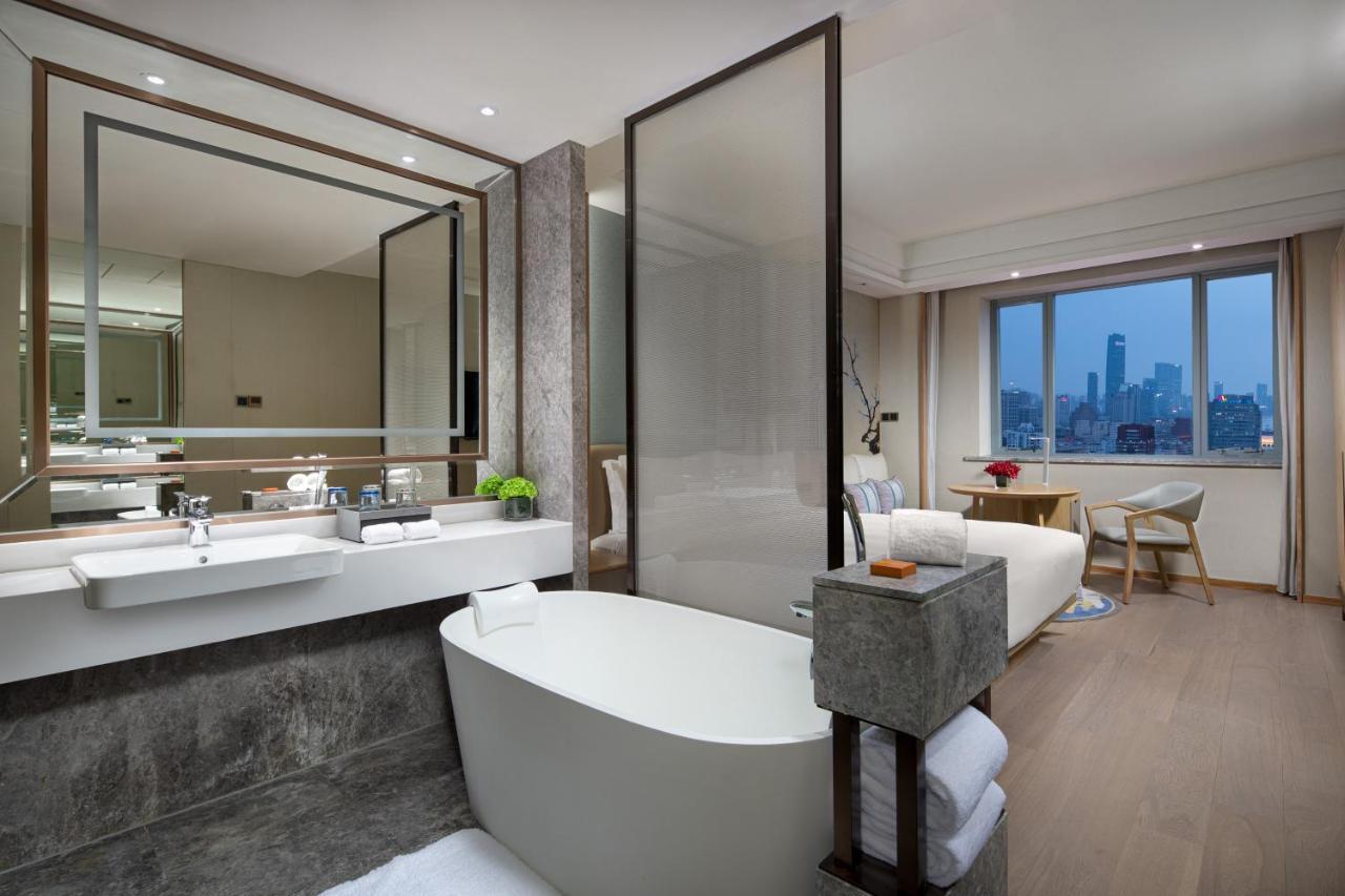 Crowne Plaza Shanghai Nanjing Road By Ihg Eksteriør billede Deluxe Suite
